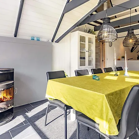 Ferienhaus Four-bedroom In 39