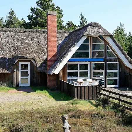 Four-bedroom In 39 Holiday home *
